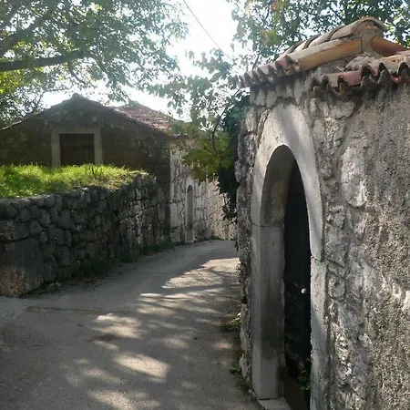 Villa Mirossi Felice *