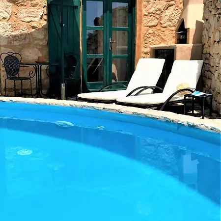 Villa Mirossi Felice *